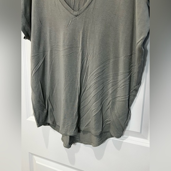 Express Grey Relaxed Short Sleeve V-Neck Tee Size Small - Picture 6 of 10